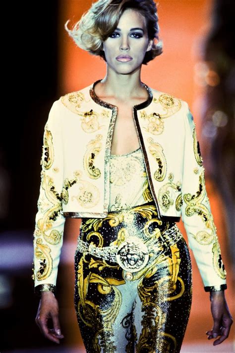 abiti versace anni 90|gianni versace stilisti.